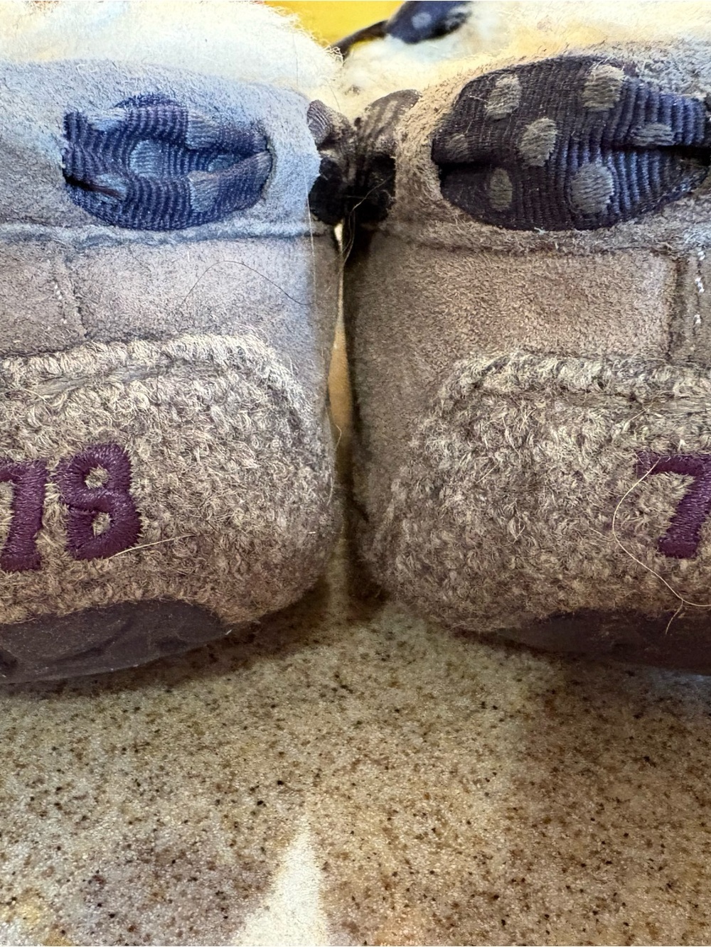 UGG Women's Dakota Gray Suede Shearling Lined Slipper size 8 - Picture 3 of 5